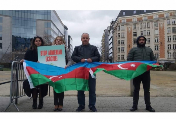  El terrorismo ambiental armenio fue protestado frente al Parlamento Europeo 