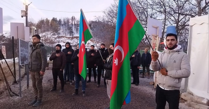   Aserbaidschaner setzen friedliche Proteste auf der Latschin-Chankendi-Straße fort  