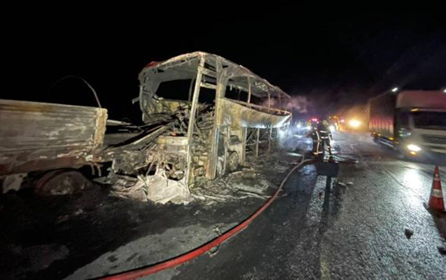 Türkiyədə hərbçiləri daşıyan avtobus qəzaya düşdü, 3 nəfər ölüb Türkiyədə hərbçiləri daşıyan avtobus qəzaya düşdü, 3 nəfər ölüb