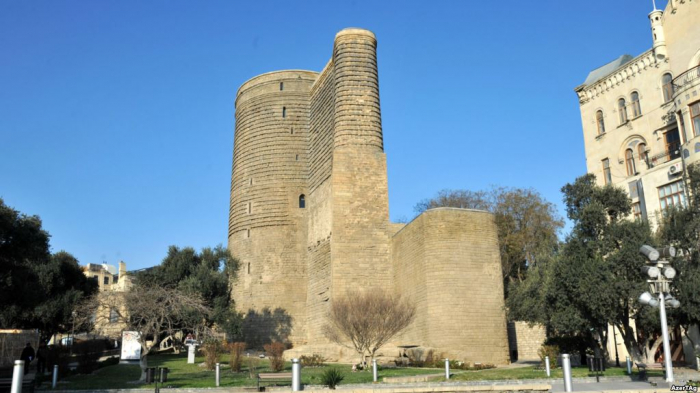    Qız Qalasının qarşısındakı körpü təmirə bağlanıb   
