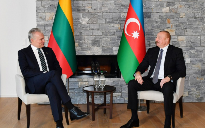   In Davos trafen sich die Präsidenten Aserbaidschans und Litauens   - FOTOS    