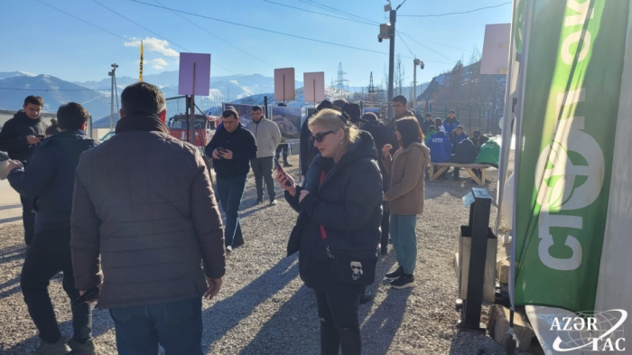   Canadian journalist and Georgian blogger visit protest area on Lachin-Khankandi road  