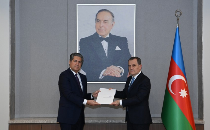 Azerbaijani FM meets with incoming Greek ambassador 