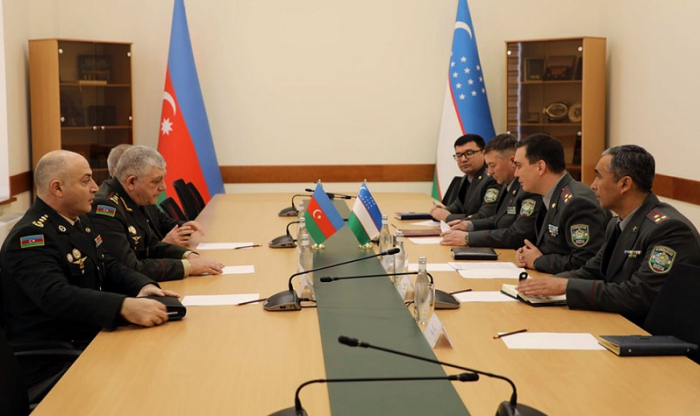   Aserbaidschan und Usbekistan besprechen die Zusammenarbeit im Bereich der militärischen Ausbildung  