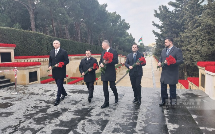   Botschafter der Ukraine, Georgiens und Moldawiens besuchten die Allee der Märtyrer  