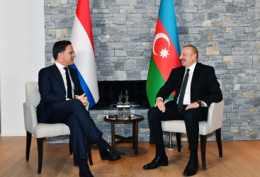   El Presidente de Azerbaiyán se reunió con el Primer Ministro del Reino de los Países Bajos en Davos  