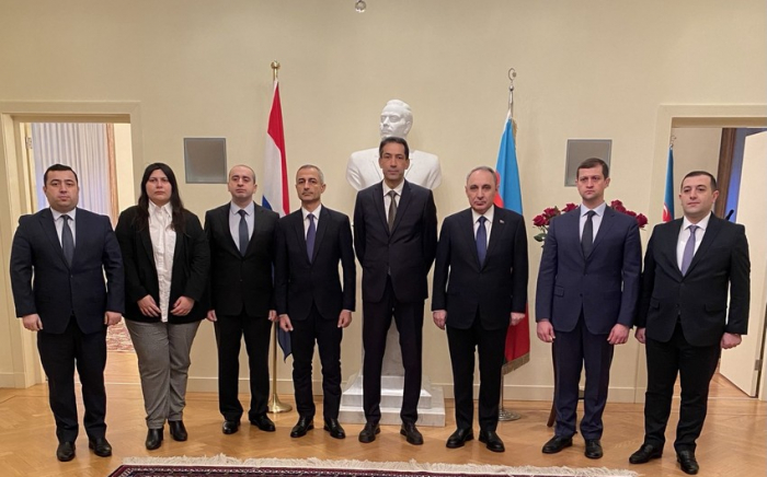   Generalstaatsanwalt von Aserbaidschan ist zu Besuch in den Niederlanden  