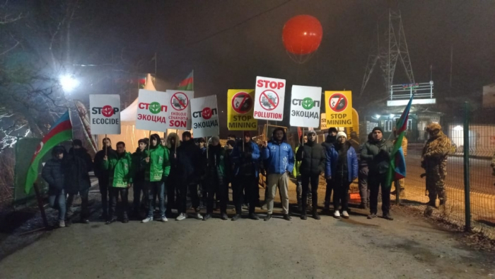       Laçın-Xankəndi yolu:    Aksiya iştirakçıları gecə saatlarında da fəaldırlar  