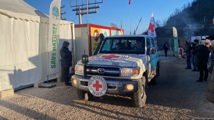 Convoy of ICRC vehicles passes freely along Azerbaijan