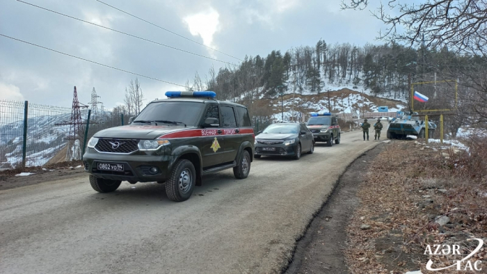 Los vehículos de pasajeros de las fuerzas de paz rusas atravesaron la carretera Lachin-Khankendi sin obstáculos