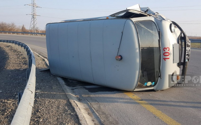 Ucarda təcili tibbi yardım maşını aşıb, 5 nəfər xəsarət alıb
Ucarda təcili tibbi yardım maşını aşıb, 5 nəfər xəsarət alıb