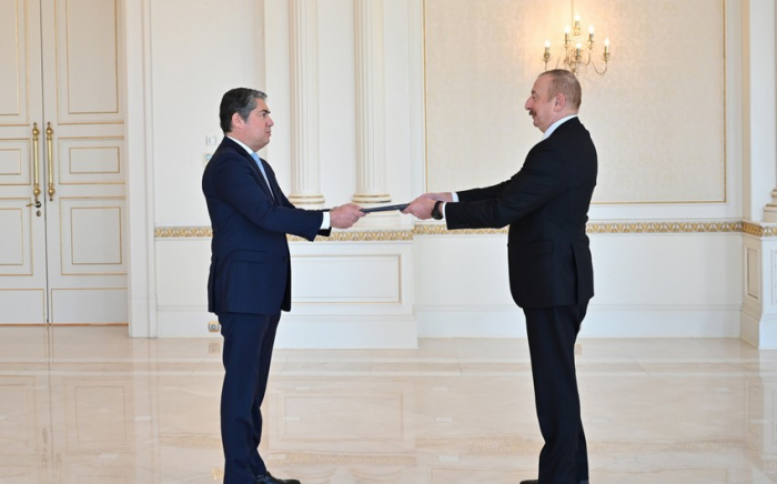 Präsident Ilham Aliyev empfing den neuen griechischen Botschafter - FOTO