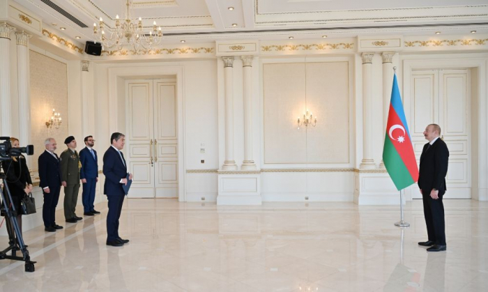 Azerbaijani President receives credentials of incoming Greek ambassador 