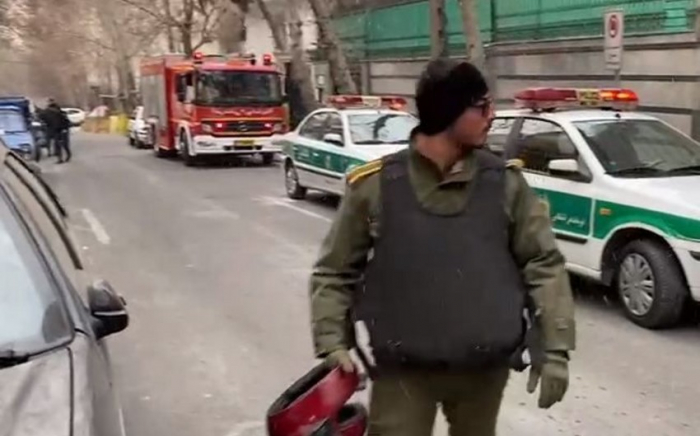   Bei einem bewaffneten Angriff auf die Botschaft von Aserbaidschan im Iran wurde   1 Person getötet und 1 Person verletzt    