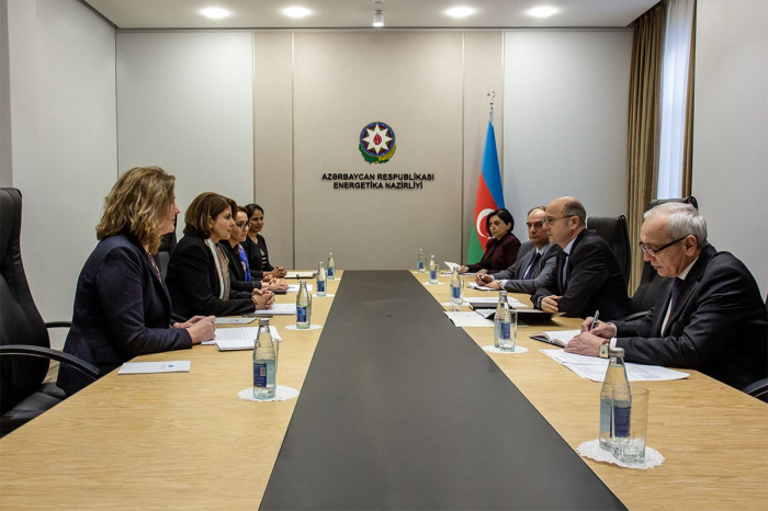 Azerbaijan, IFC exchange views over green energy development and transport