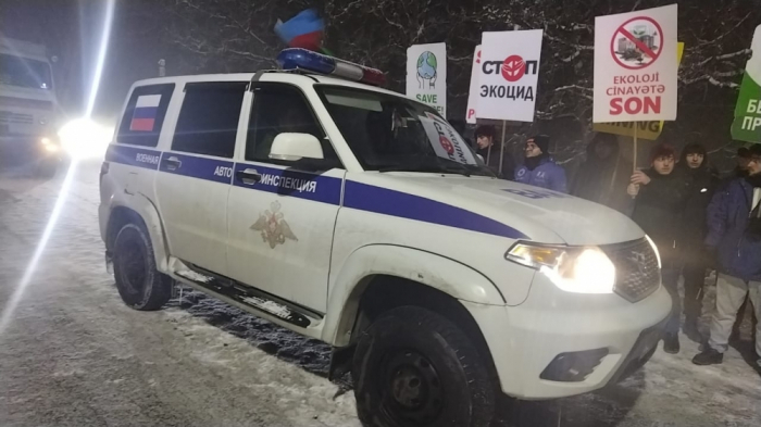   Three more vehicles belonging to Russian peacekeepers pass freely through Lachin-Khankandi road  