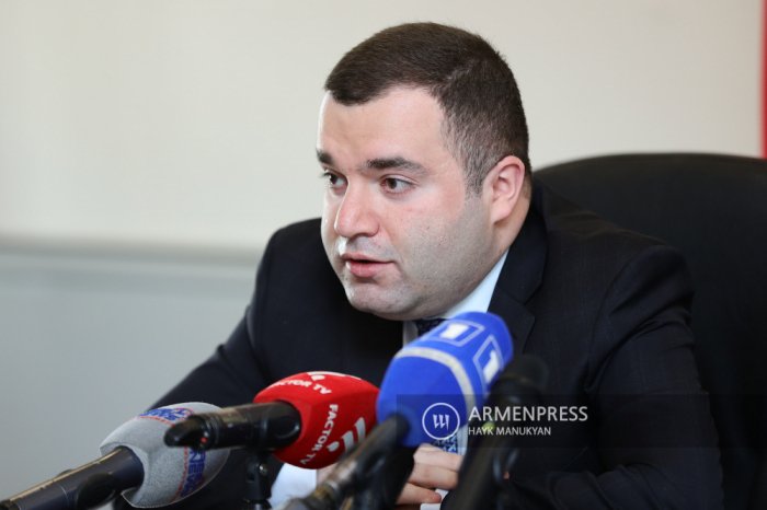    Paşinyan nazir müavinini işdən çıxardı    