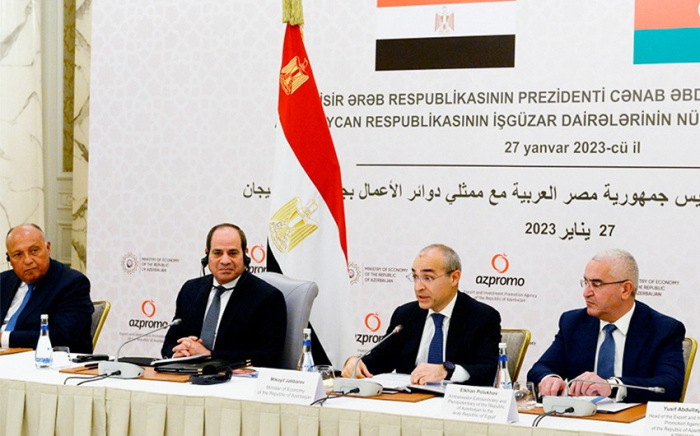   El presidente de Egipto se reunió con empresarios azerbaiyanos en Bakú  