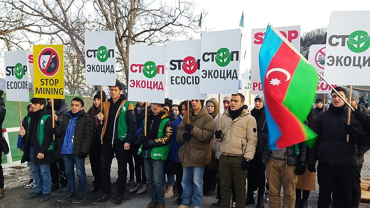 Azerbaijanis continue peaceful protests on Lachin-Khankendi road despite severe weather conditions 