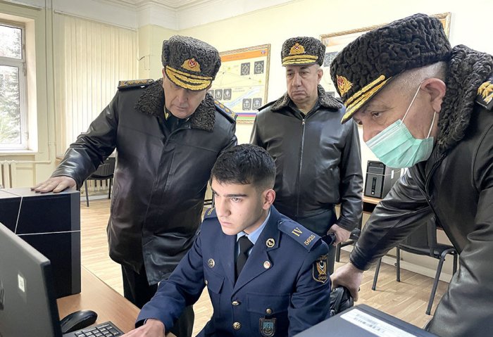 Baş Qərargah rəisi imtahanların gedişini yoxladı