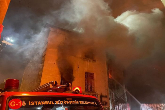    İstanbulda erməni kilsəsi yanıb,    ölən və yaralananlar var      