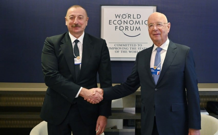   Ilham Aliyev se reunió con el presidente del Foro Económico Mundial  