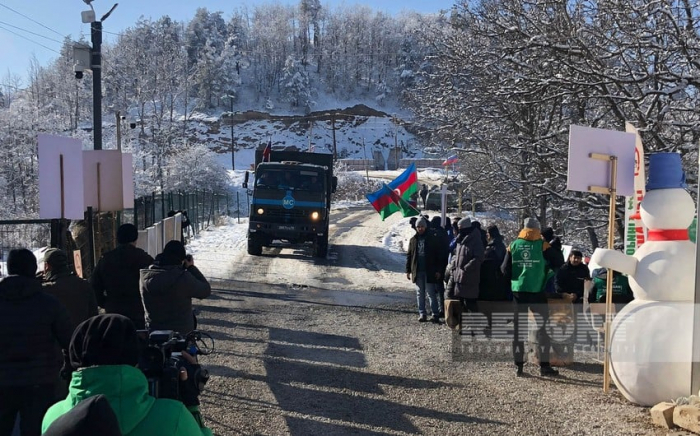  Heute fuhren 13 Autos von Friedenstruppen ungehindert auf der Straße Khankendi-Latschin vorbei 