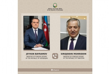   Ministros de Asuntos Exteriores de Azerbaiyán y Tayikistán mantienen una conversación telefónica  