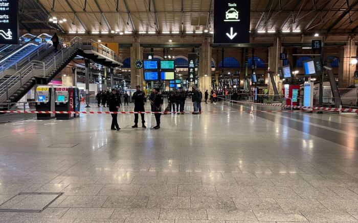 Plusieurs personnes blessées à l’arme blanche à Paris, un suspect arrêté