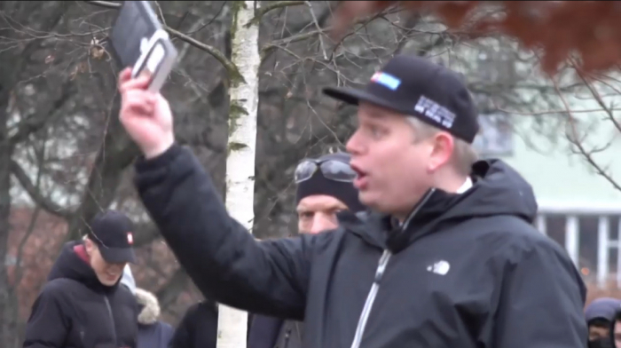       İsveçdə aksiya:    Quranı yandırdılar –    CANLI YAYIM      