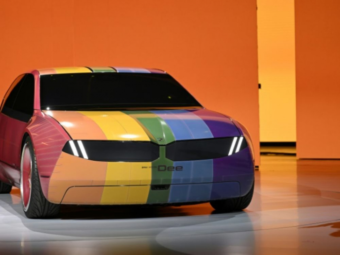 À Las Vegas : BMW dévoile un prototype de voiture qui peut changer de couleur