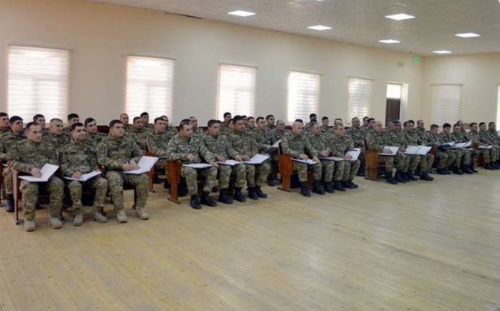 Zabitlərə müdafiə nazirinin göstərişləri çatdırılıb Zabitlərə müdafiə nazirinin göstərişləri çatdırılıb