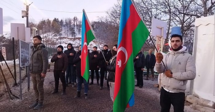  Azerbaijani activists continue peaceful protest on Lachin-Khankendi road despite severe weather conditions 