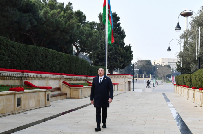  President Ilham Aliyev visited Alley of Martyrs on 33rd anniversary of 20 January tragedy 