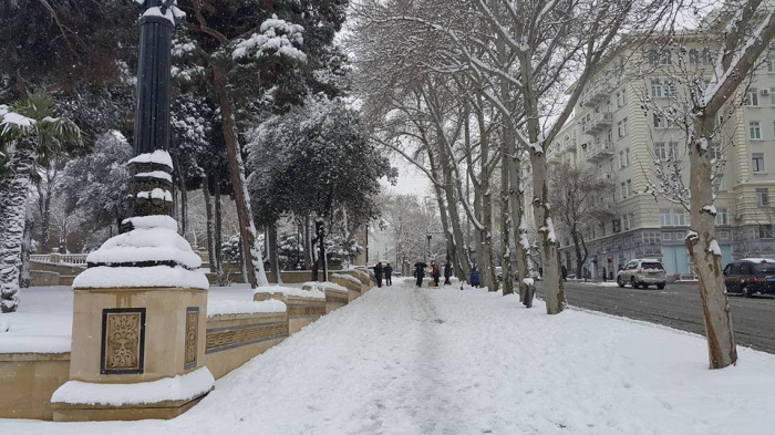 Azərbaycana qar yağır Azərbaycana qar yağır
