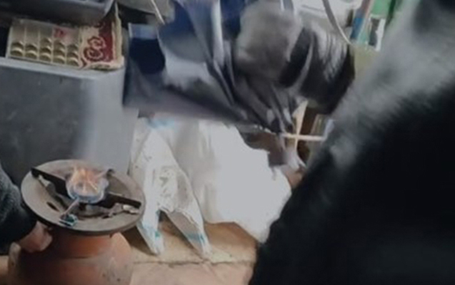 Avtobusu isitmək üçün qaz balonu yandırdı - Video
Avtobusu isitmək üçün qaz balonu yandırdı - Video