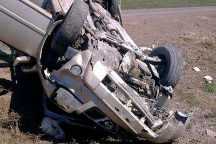 Salyanda minik maşını aşıb, 4 nəfər xəsarət alıb