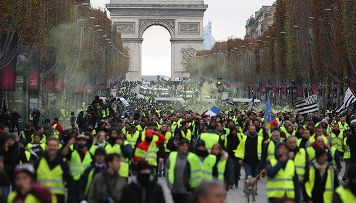 Parisdə  "Sarı jiletlilər" inflyasiyaya etiraz edirlər