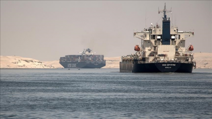 Canal de Suez : un navire échoué remis à flot, le trafic reste normal