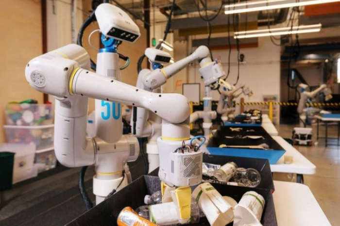       "Google" qənaet etdi:    100 robot işsiz qaldı    