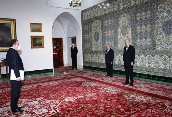 Azerbaijani ambassador presents credentials to Algerian president
