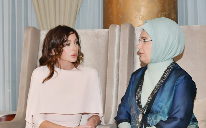  Amina Erdogan agradeció a Mehriban Aliyeva  