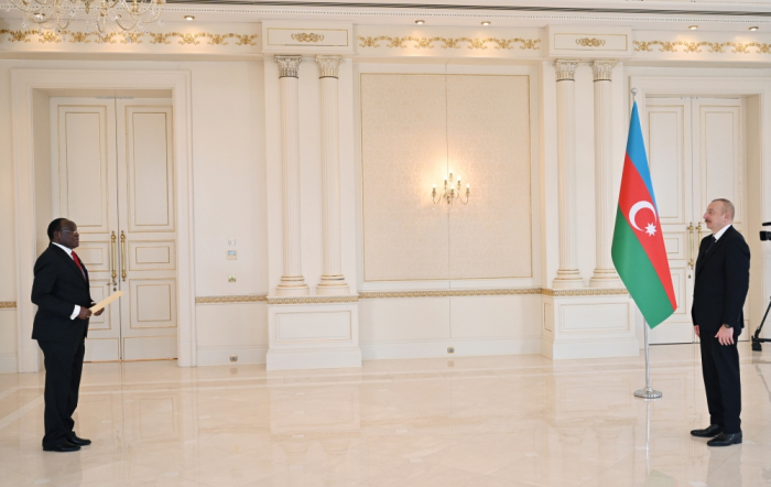   Präsident Ilham Aliyev erhält Beglaubigungsschreiben des neuen Botschafters von Namibia  