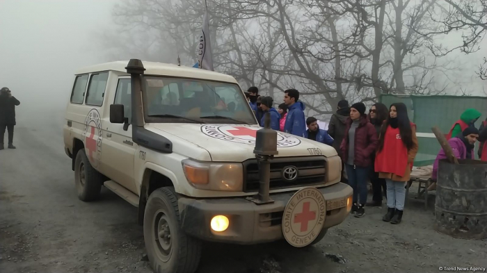 Seven ICRC vehicles pass freely along Azerbaijan