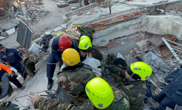   Aserbaidschanische Retter retteten 37 Menschen lebend aus den Trümmern der vom Erdbeben betroffenen Türkei  