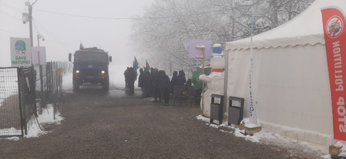   18 more vehicles of Russian peacekeepers pass freely along Lachin-Khankendi road  