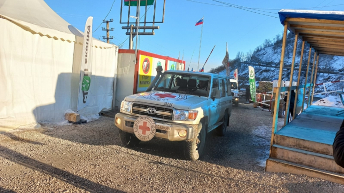   Six ICRC vehicles pass freely along Lachin-Khankendi road   