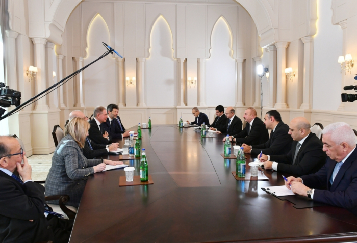  Le président Aliyev a reçu le ministre italien du Développement économique 