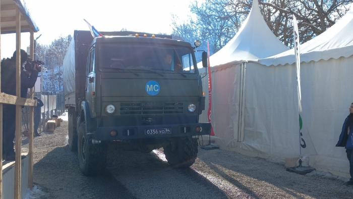   Fifteen more vehicles of Russian peacekeepers move freely along Lachin-Khankendi road  