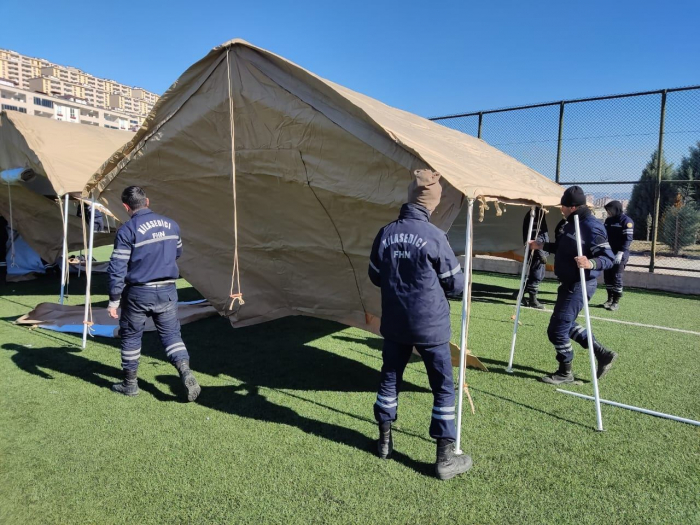   Azerbaijani rescuers set up tents for quake-affected people in Türkiye  